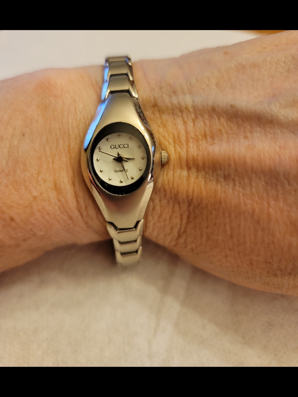 Like New- Gucci Quartz Women's Watch